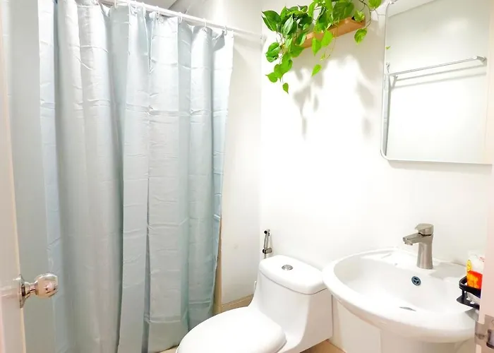 Apartment 1501t2 Avida Towers It Park 2br Unit 2 Bathroom 2 Tv