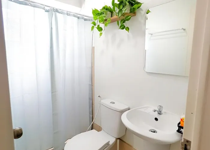 1501t2 Avida Towers It Park 2br Unit 2 Bathroom 2 Tv Cebu